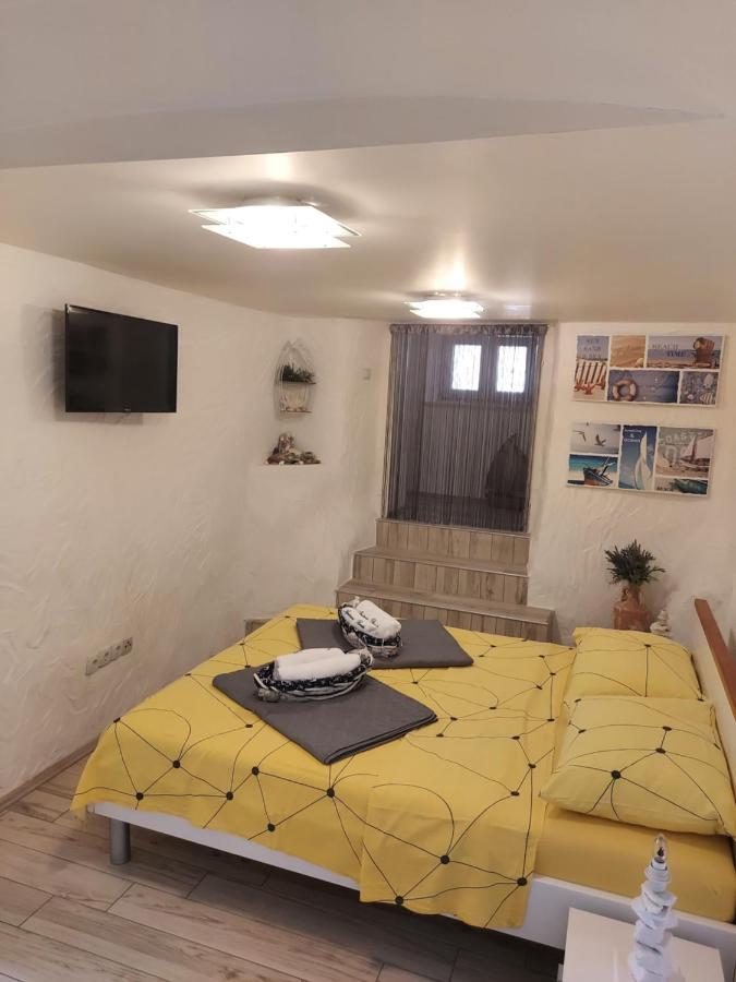 Apartmant Bionda Novi Vinodolski, Cozy And Nice Apartment For 4 People In The City Center ภายนอก รูปภาพ