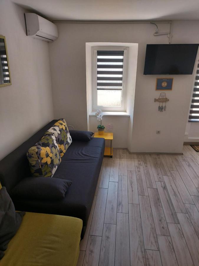 Apartmant Bionda Novi Vinodolski, Cozy And Nice Apartment For 4 People In The City Center ภายนอก รูปภาพ