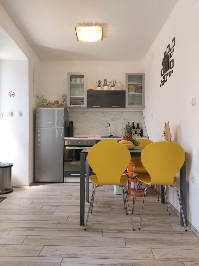 Apartmant Bionda Novi Vinodolski, Cozy And Nice Apartment For 4 People In The City Center ภายนอก รูปภาพ