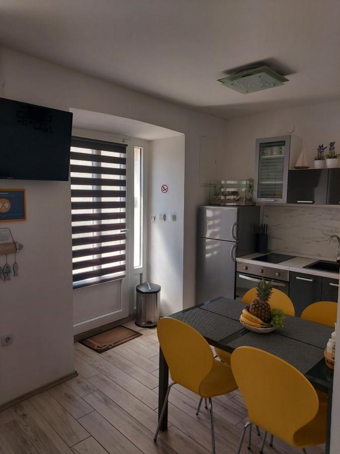 Apartmant Bionda Novi Vinodolski, Cozy And Nice Apartment For 4 People In The City Center ภายนอก รูปภาพ