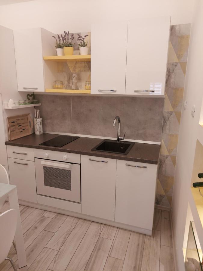 Apartmant Bionda Novi Vinodolski, Cozy And Nice Apartment For 4 People In The City Center ภายนอก รูปภาพ