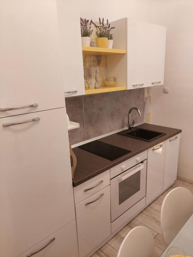 Apartmant Bionda Novi Vinodolski, Cozy And Nice Apartment For 4 People In The City Center ภายนอก รูปภาพ