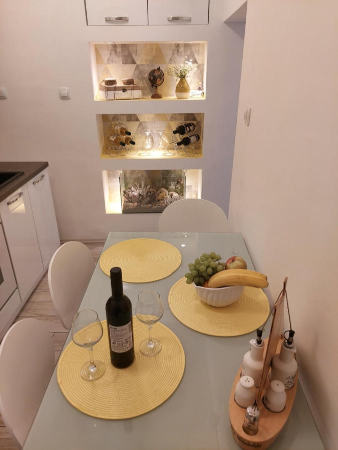 Apartmant Bionda Novi Vinodolski, Cozy And Nice Apartment For 4 People In The City Center ภายนอก รูปภาพ