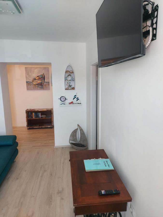 Apartmant Bionda Novi Vinodolski, Cozy And Nice Apartment For 4 People In The City Center ภายนอก รูปภาพ