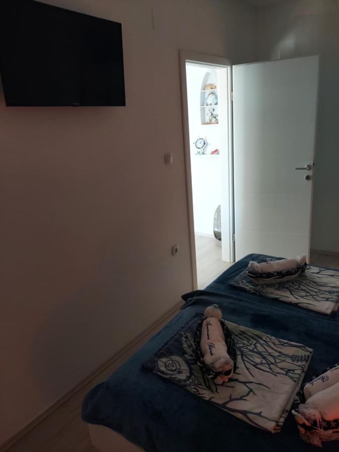 Apartmant Bionda Novi Vinodolski, Cozy And Nice Apartment For 4 People In The City Center ภายนอก รูปภาพ