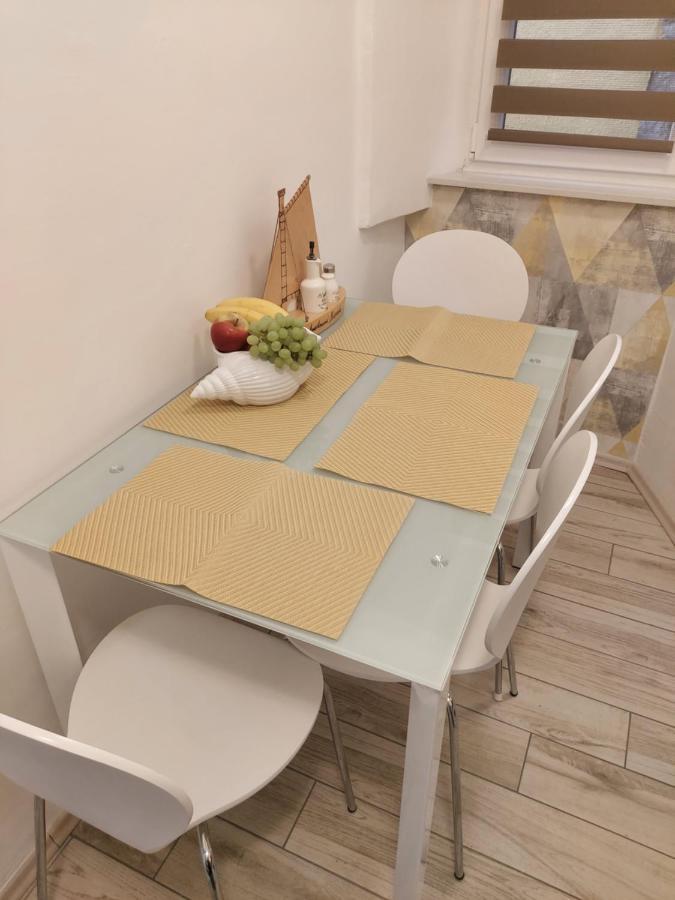 Apartmant Bionda Novi Vinodolski, Cozy And Nice Apartment For 4 People In The City Center ภายนอก รูปภาพ