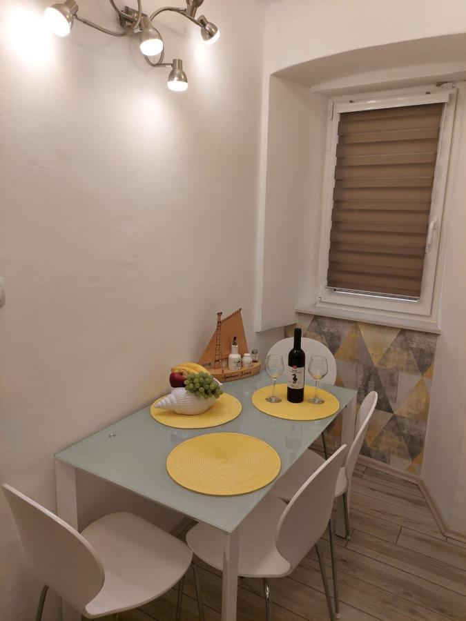 Apartmant Bionda Novi Vinodolski, Cozy And Nice Apartment For 4 People In The City Center ภายนอก รูปภาพ