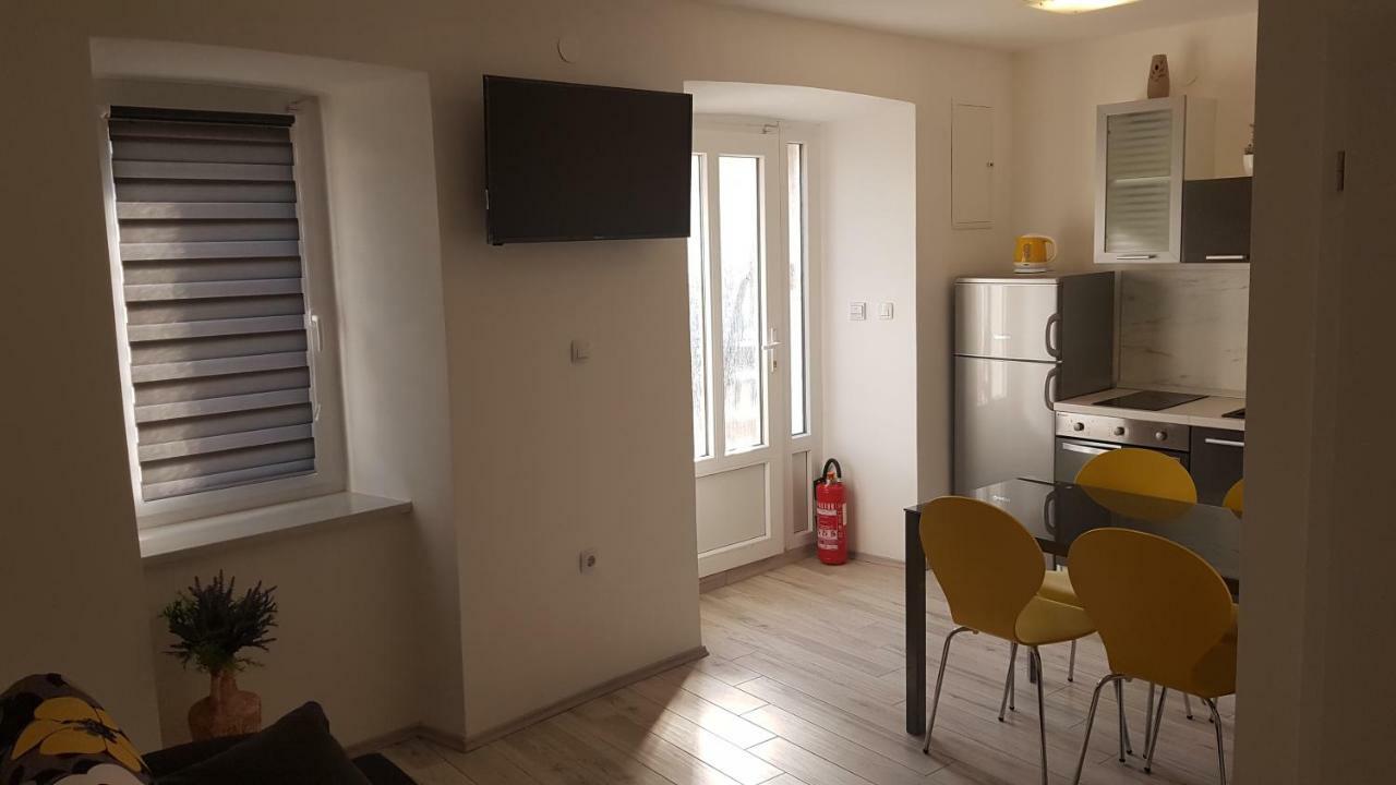 Apartmant Bionda Novi Vinodolski, Cozy And Nice Apartment For 4 People In The City Center ภายนอก รูปภาพ