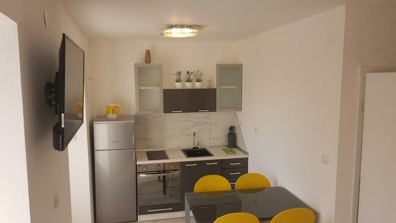 Apartmant Bionda Novi Vinodolski, Cozy And Nice Apartment For 4 People In The City Center ภายนอก รูปภาพ