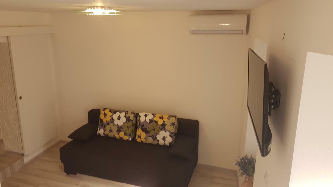 Apartmant Bionda Novi Vinodolski, Cozy And Nice Apartment For 4 People In The City Center ภายนอก รูปภาพ